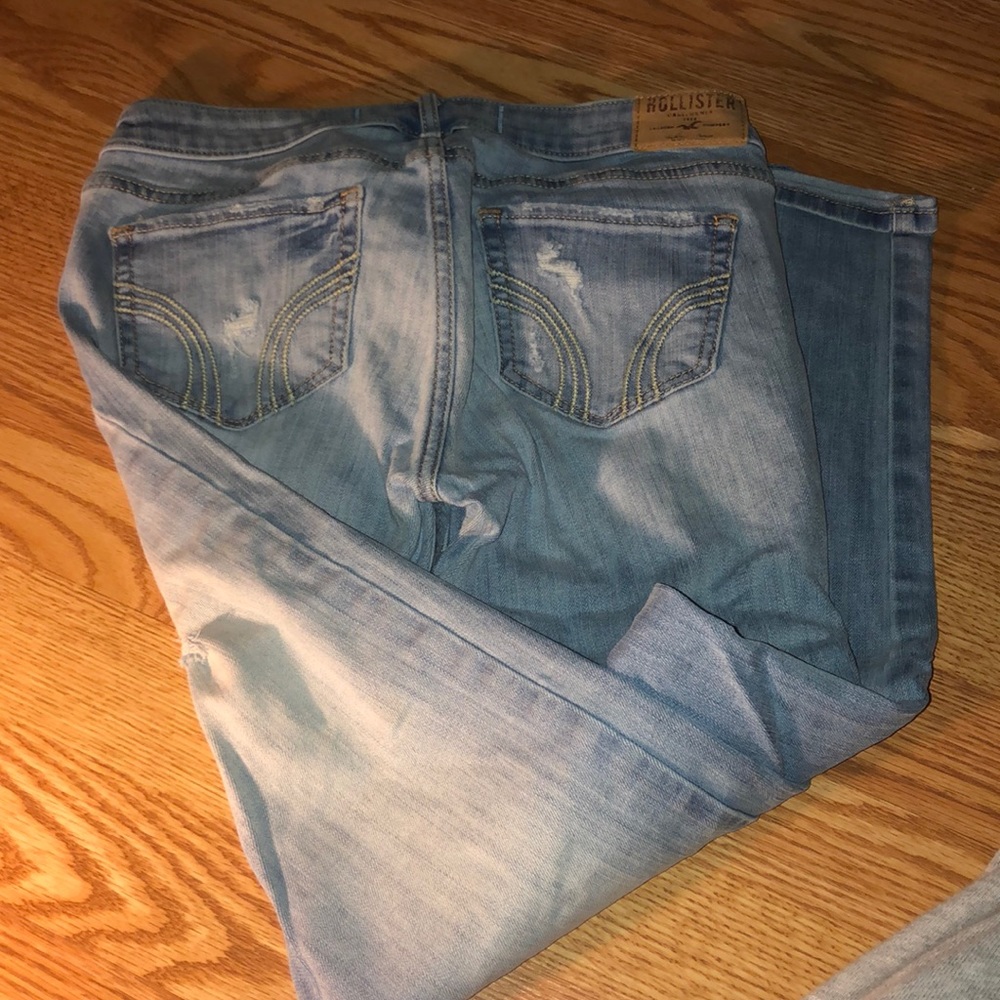LIGHT BLUE RIPPED HOLLISTER JEANS - Picture 2 of 2